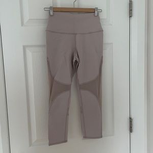 Women’s ALO crop leggings